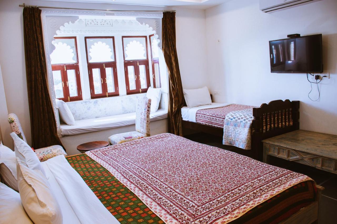 Hotel Mewari Villa Удайпур Экстерьер фото