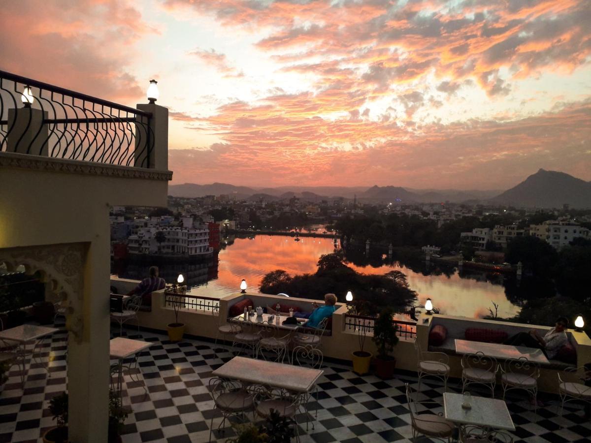 Hotel Mewari Villa Удайпур Экстерьер фото