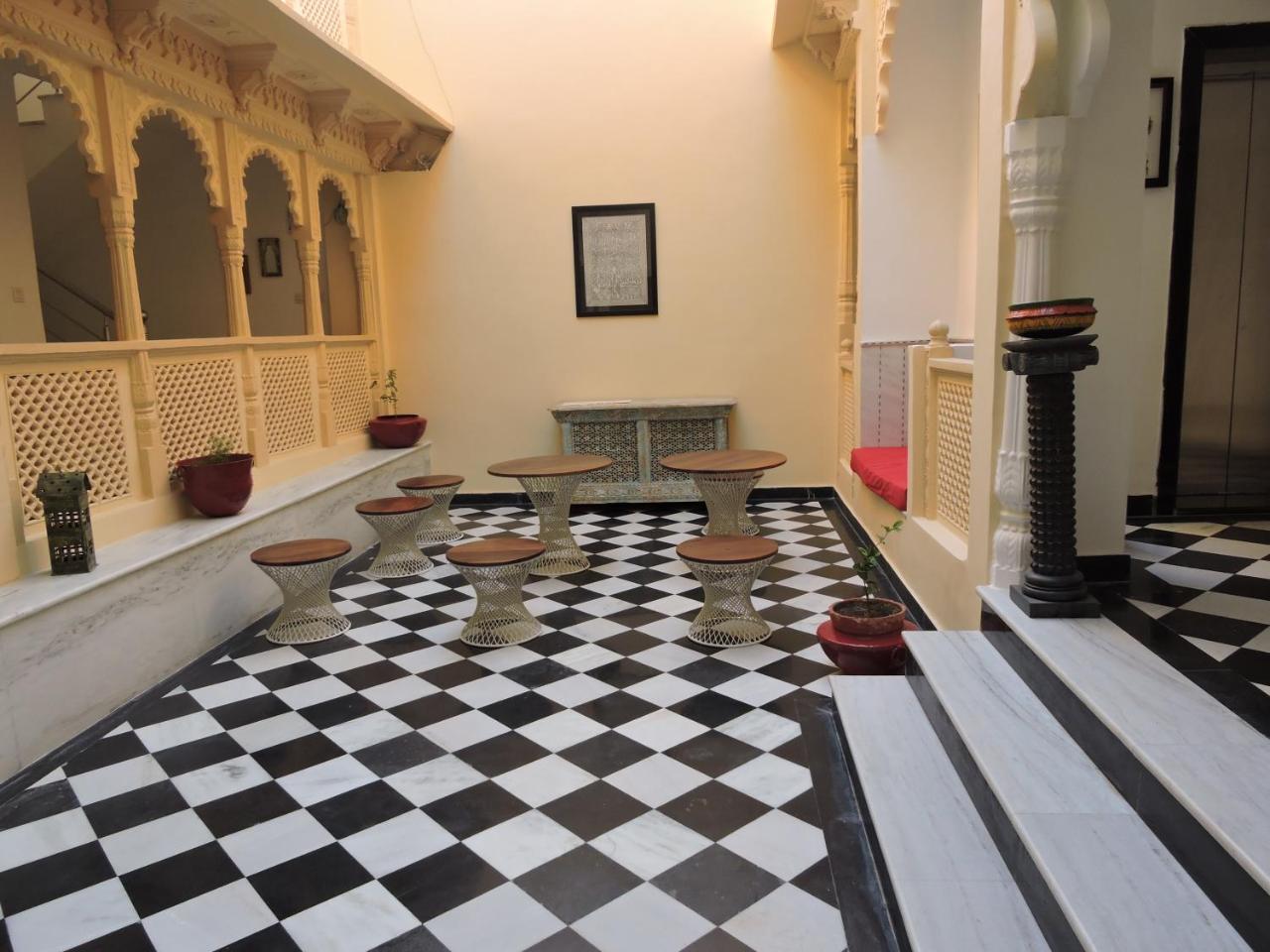 Hotel Mewari Villa Удайпур Экстерьер фото